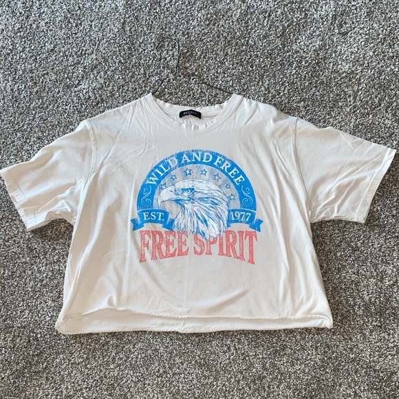 zutter Tops - 💚  2/$15 Free Spirit White Graphic Tee